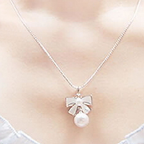 Мода бабочка Форма Pearl сплава кулон ожерелье (черный, белый) (1 шт)