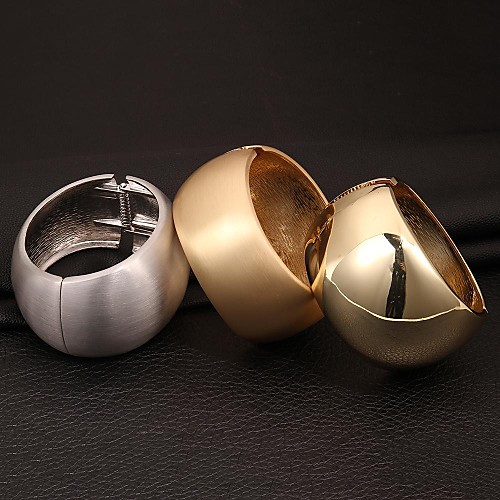 Round Shape Design Fashion Gold Plated Women Bangles (1 Pc)