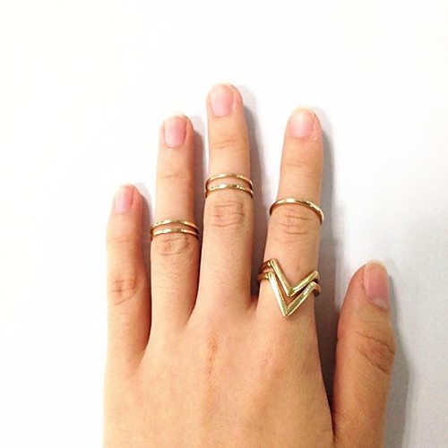 7 Pieces Simple Classic Wish List Triangle Gold Plated Golden Stacking Ring Sets Midi Ring