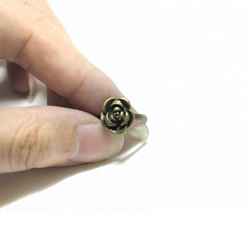 Retro Rose Style Zinc Alloy Ring for Women