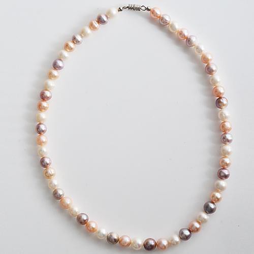 LuremeMulticolor Pearl Necklace