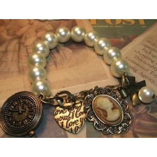 Fashion Multielement Queen Head Pearl White Alloy Bracelets(1 Pc)