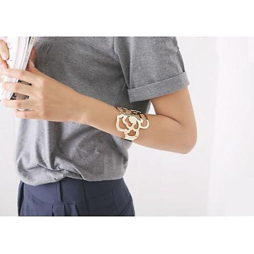 Fashion Hollow Out Rose Golden Alloy Charm Bracelet(1pc)(Silvery)