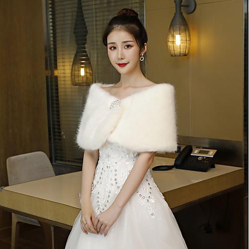 Sleeveless Faux Fur Wedding / Party / Evening Women's Wrap With Crystal Floral Pin Capelets
Sleeveless Faux Fur Wedding / Party / Evening Women's Wrap With Crystal Floral Pin Capelets