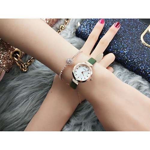 Women's Sport Watch Quartz Leather Black / White / Red Casual Watch Analog Casual - Red Green Dark Green
Women's Sport Watch Quartz Leather Black / White / Red Casual Watch Analog Casual - Red Green Dark Green
