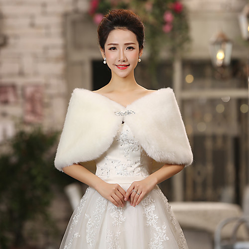 Sleeveless Faux Fur Wedding / Party / Evening Women's Wrap With Crystal Brooch Capelets
Sleeveless Faux Fur Wedding / Party / Evening Women's Wrap With Crystal Brooch Capelets